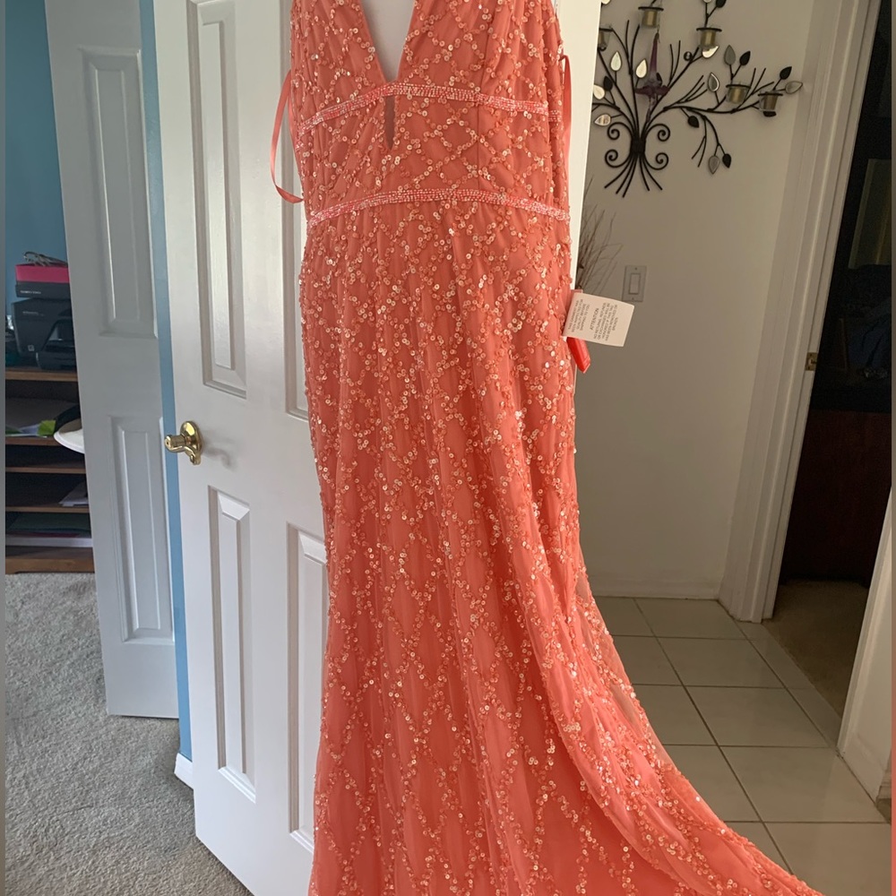 Formal, Evening, Gorgeous MacDuggal Coral Gown - Picture 6 of 7